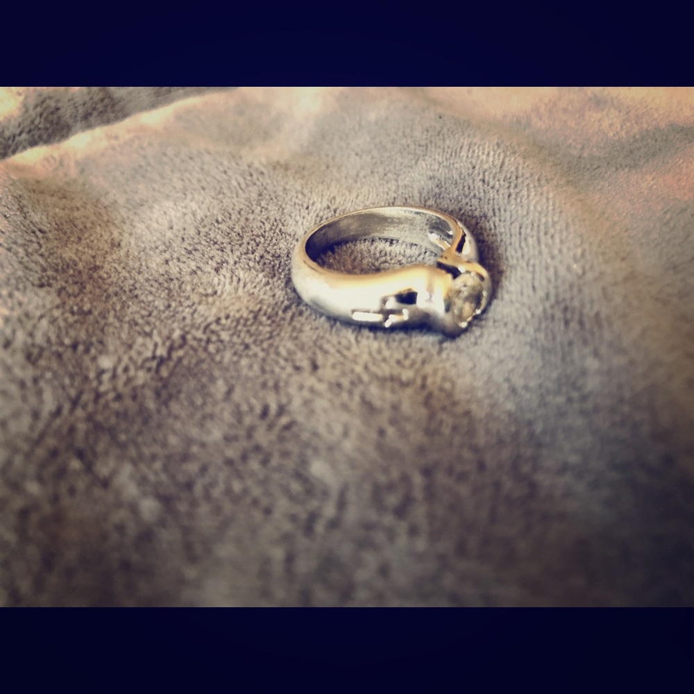 Stainless steel 1 carat cubic zirconia ring!
